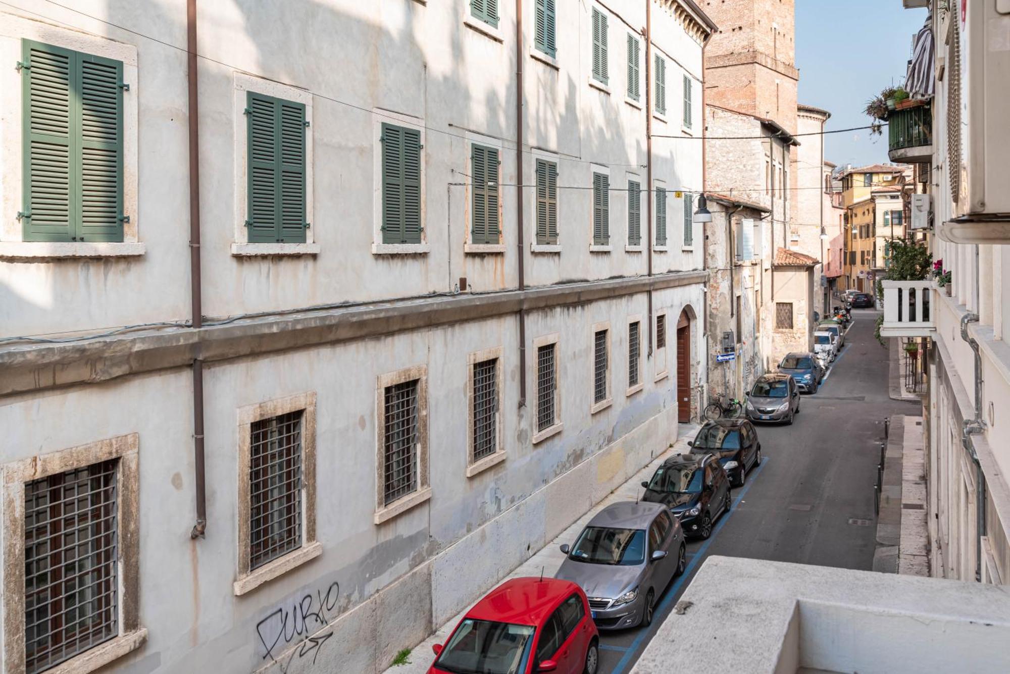 Piazza Isolo Central Apartment Βερόνα Εξωτερικό φωτογραφία